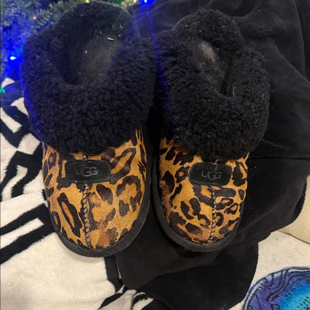 UGG Leopard Print slippers - Black and Brown
